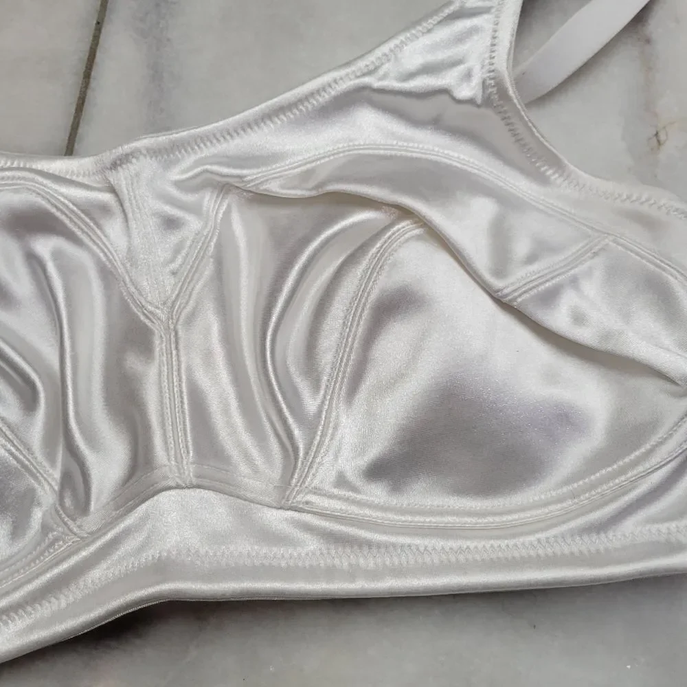 Breezies White Satin UltimAir Lined Wired Bra Size 42D